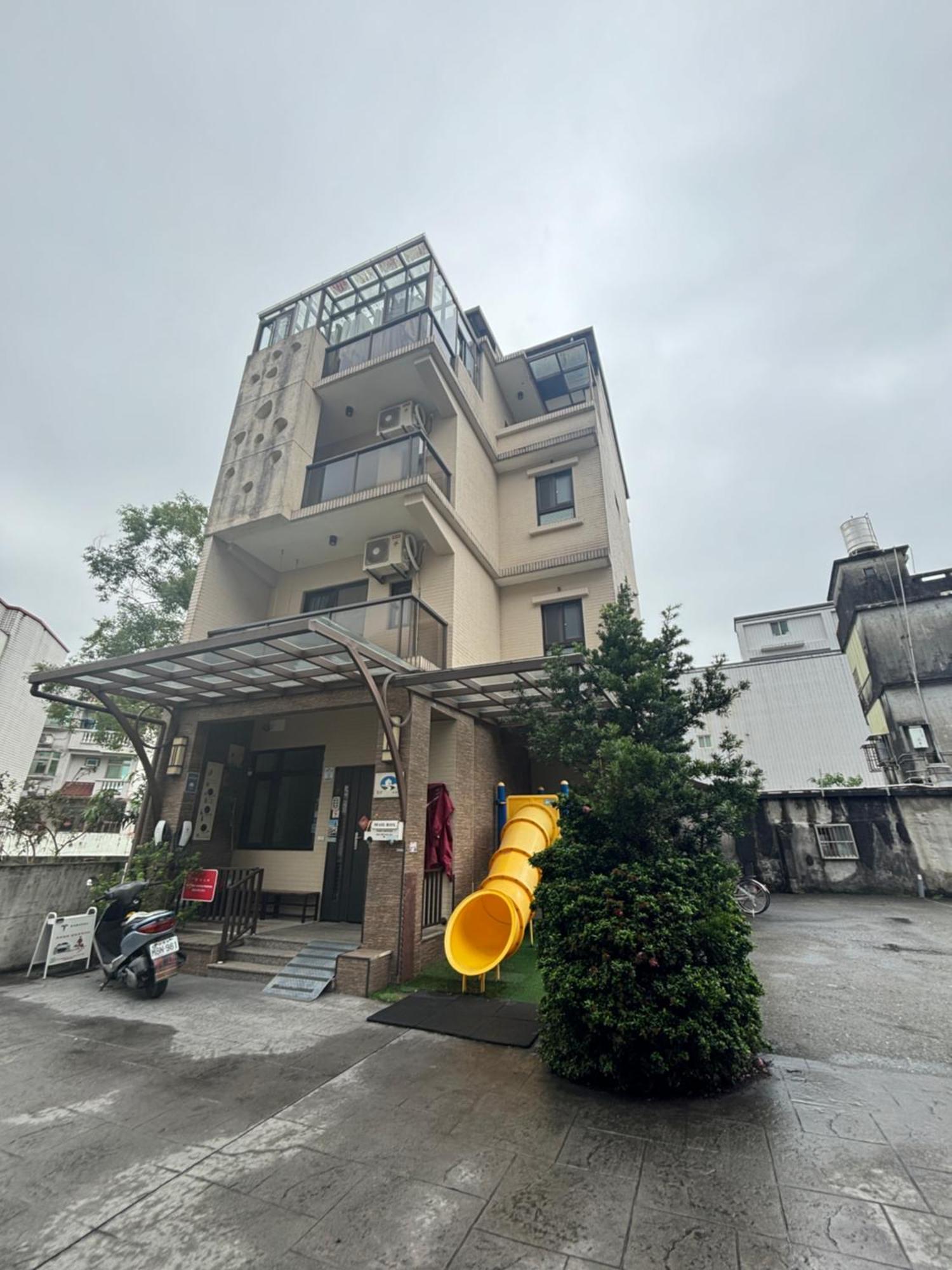 充電樁 羅東木村電梯民宿luodong Tree Bnb 雲朵朵二館 近週三清溝 免費洗衣機 烘衣機 星巴克咖啡豆 國旅卡特約店 エクステリア 写真